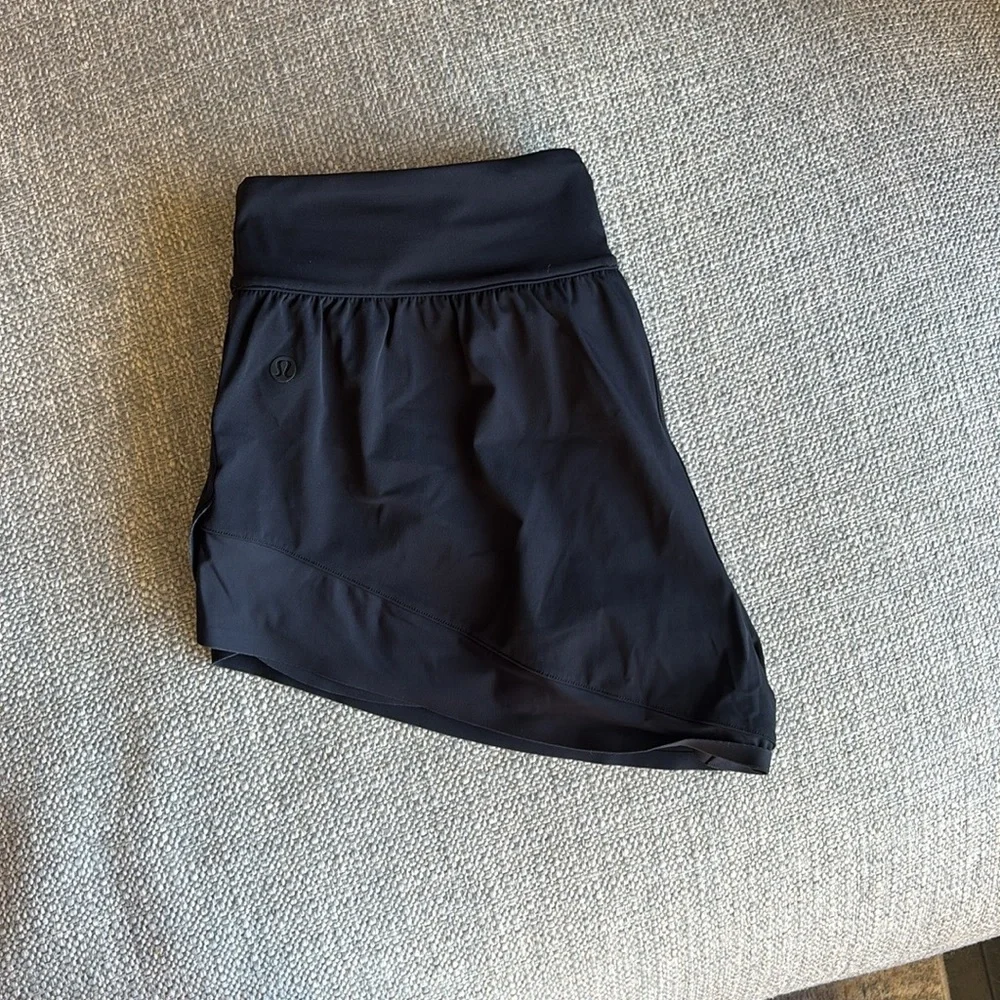 Lululemon Calm tides shorts - Picture 2 of 4